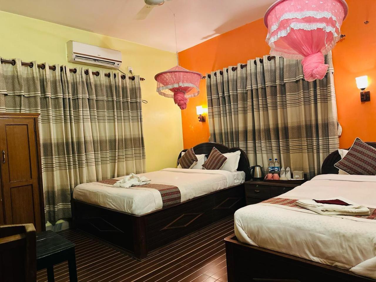 Sweet Home Chitwan Exterior photo